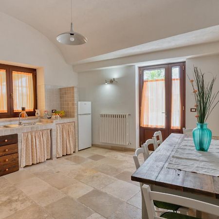 Trulli D'Autore Мартина Франка Стая снимка